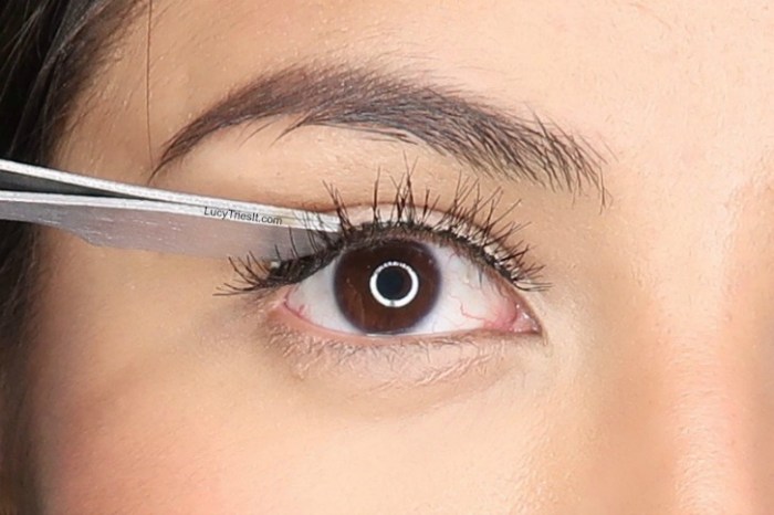 How to Apply False Eyelashes: 7 Tips for Flawless Application